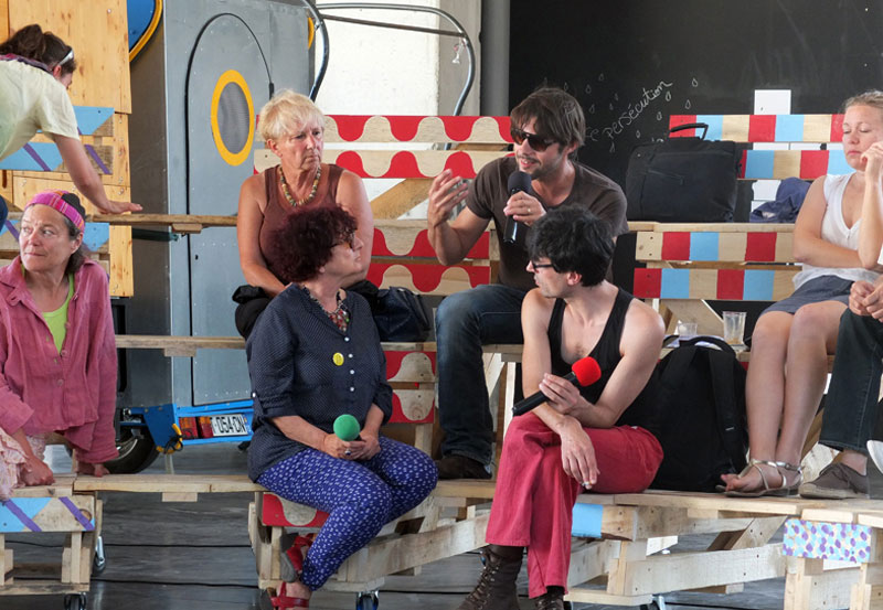 Collectif-Etc-Papomo-Parlement-populaire-mobile-radio-grenouille-2